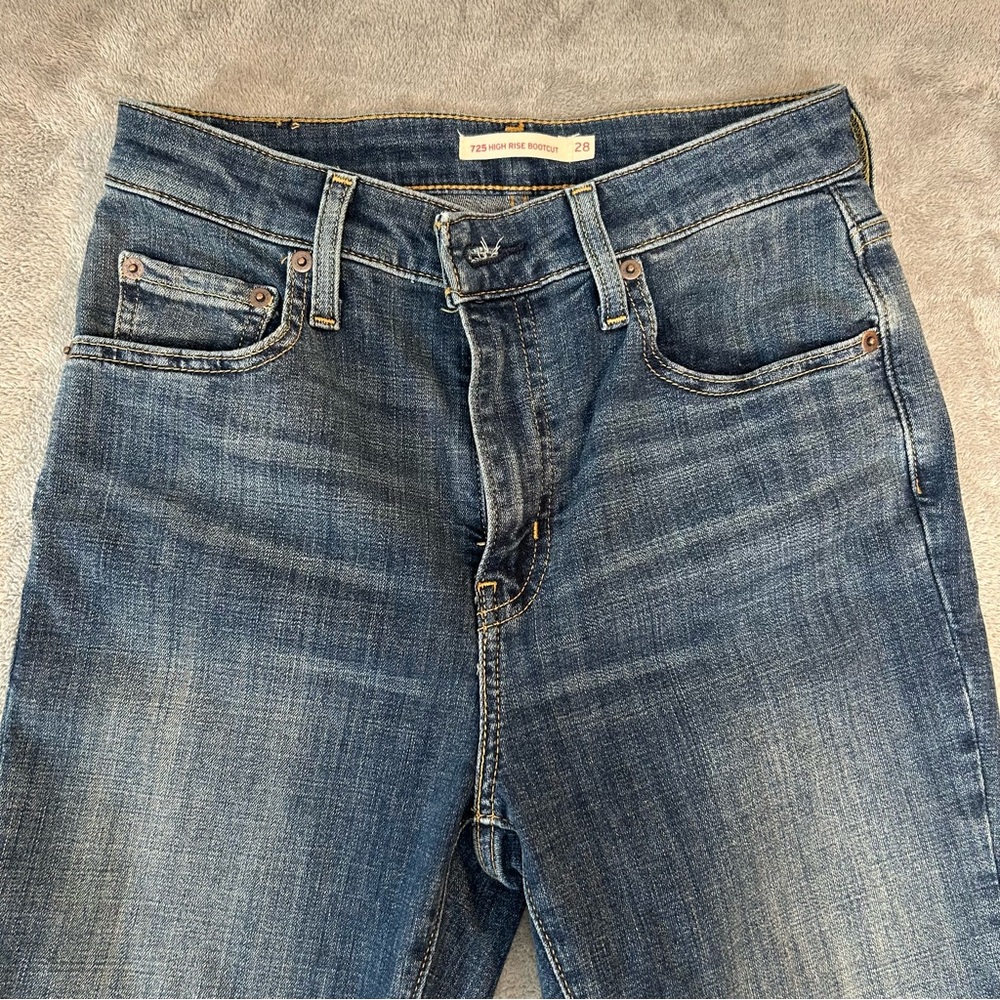 725 High Rise Bootcut Women's High Rise Wide Legs Levis Jeans Color Blue Size 28 - Picture 2 of 16